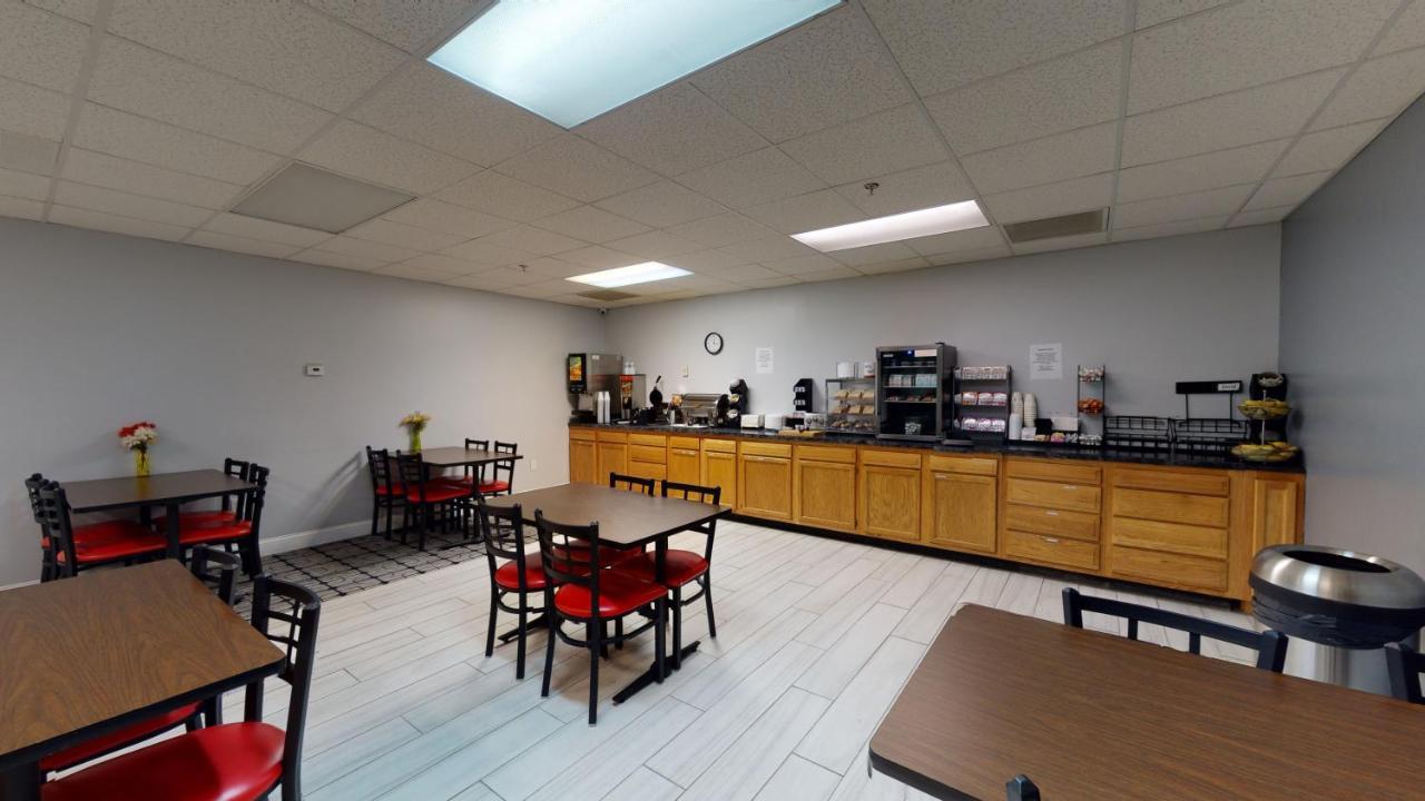 Ramada By Wyndham Strasburg - Shenandoah Valley Buitenkant foto