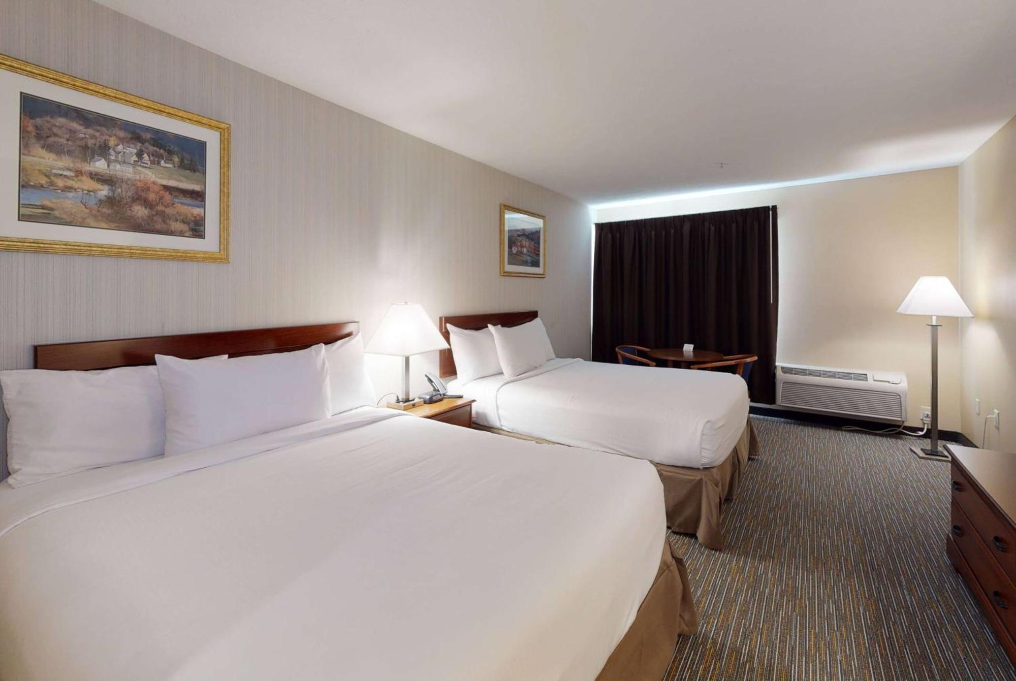 Ramada By Wyndham Strasburg - Shenandoah Valley Buitenkant foto